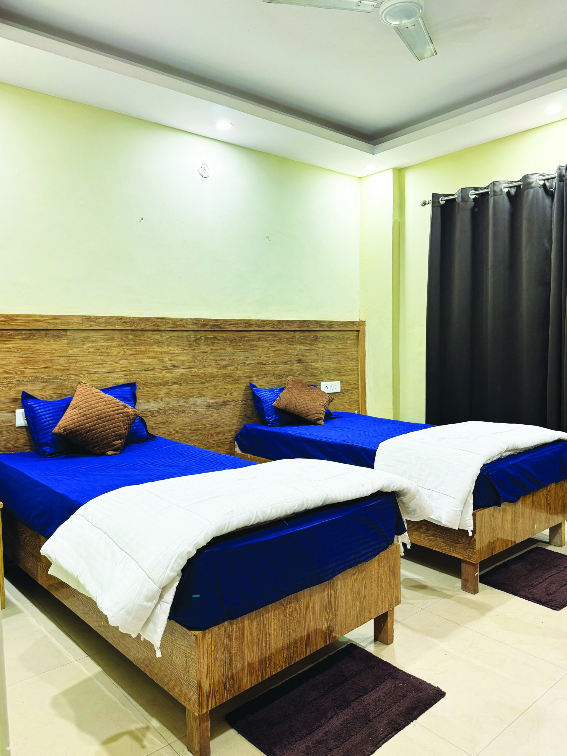 Double sharing furnished boys hostel room Knowledge Park 3