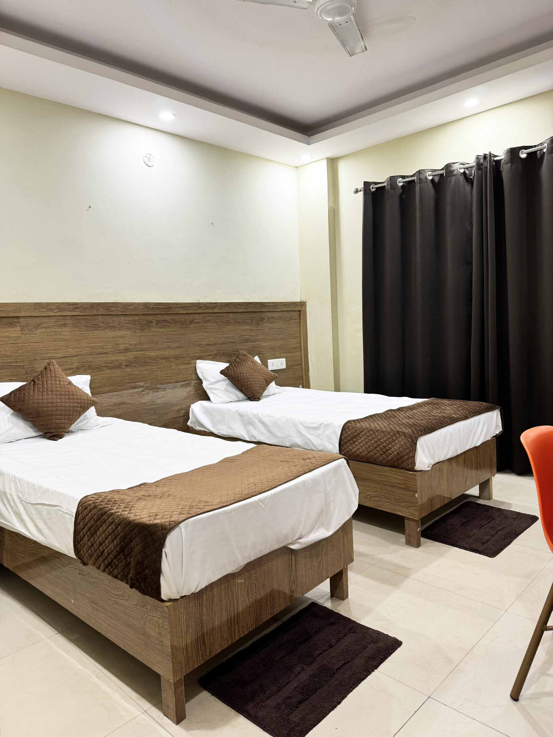 Double sharing hostel room in Greater Noida